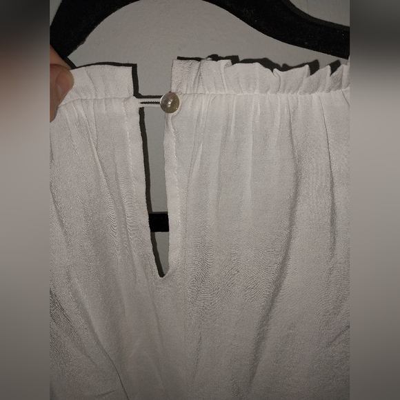 Entra white flutter sleeve top size small - Picture 9 of 10